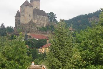 pohled od řeky (© Zuzana Hrabalová, 06/2009)