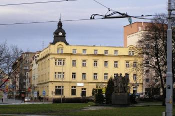 Starší část hotelu po úpravě ( © Jan P. Štěpánek 03/2007)