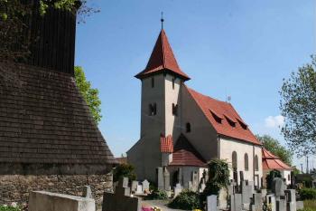 Část zvonice, kostel a kostnice (© Ivan Grisa, 05/2008)