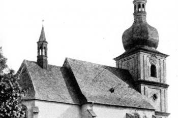 pohled od severu (před r. 1937) (© Emanuel Poche: Soupis památek historických a uměleckých v Království Českém, sv. 48 Politický okres královédvorský, Archaelogická komise při České akademii věd a umění, Praha 1937)