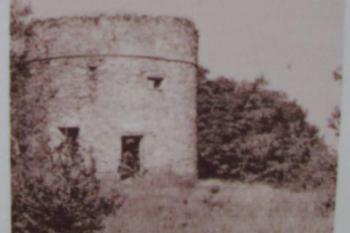 Větrný mlýn Na Plánivé - Dětkovice - Historická fotografie mlýna z inform. tabule v obci. (© Ivo Rozehnal, 06/2007)