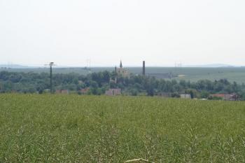 pohled na jihovýchod ke Klobukům ( © iV 9.6.2007)