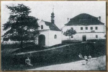 poválečný snímek, tančírna vzadu už nestojí (© z knihy Heimatkreis Podersam-Jechnitz)