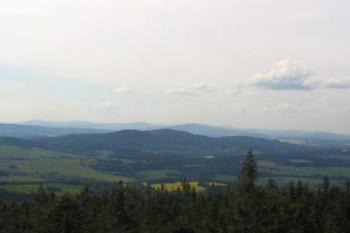 Pohled z rozhledny západním směrem (© Jiří Cukr, 05/2009)