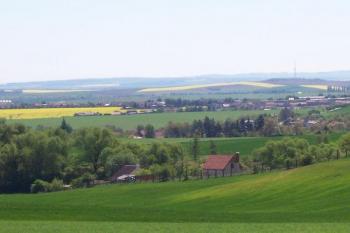 Kloboučky - Krajina, kde stávala ves Kloboučky. (© Ivo Rozehnal, 05 /2007)