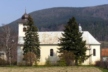 Pohled na kostel od západu ( © Jan P. Štěpánek 04/2007)