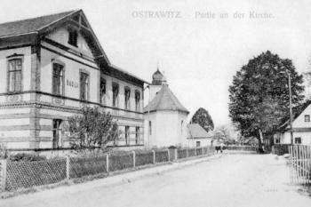 Pohled na kostel od jihu kolem r. 1910 ( © Pozdrav z Frýdecko-Místecka (V. Peter))