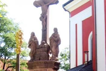 Sousoší Kalvárie u kostela sv. Jakuba Většího v Červeném Kostelci ( © Pavel Vítek 07/2007)
