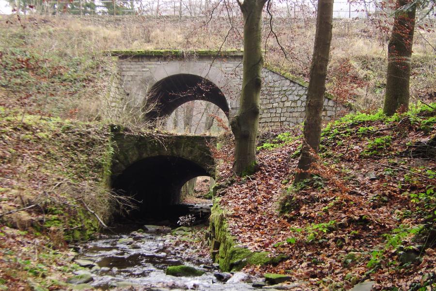dvoupatrový most