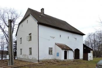 celkový pohled od příjezdu (© Jan P. Štěpánek 02/2014)