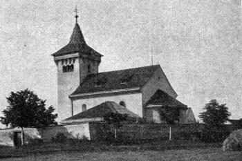 kostel od jihovýchodu na počátku 20. století (© Antonín Podlaha: Posvátná místa království Českého; Díl 1. Vikariáty: Českobrodský, Černokostelecký, Mnichovický a Prosecký, Dědictví sv. Jana Nepomuckého, Praha 1907)
