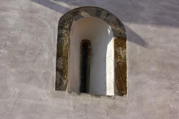 okno v jižní zdi lodi ( © Milan Caha 09/2008)