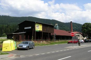 Pohled na bývalou Arcibiskupskou pilu od severu ( © Jan P. Štěpánek 06/2007)