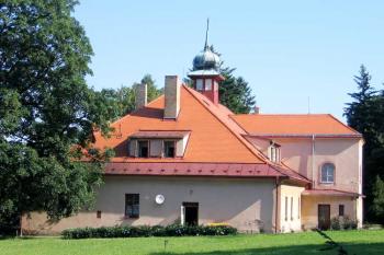 Zámek v Hoješíně ( © Pavel Vítek 06/2007)