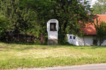 Celkový pohled na místo od silnice ( © Jan P. Štěpánek 06/2007)