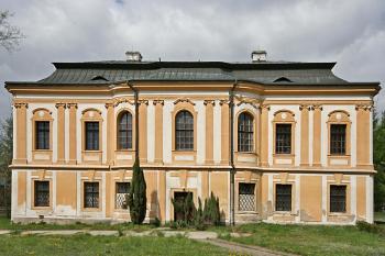 Jižní průčelí ( © Luděk Pitter 04/2007)