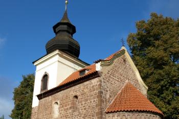 kostel od jihovýchodu ( © Milan Caha 10/2008)