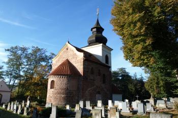 kostel od severovýchodu ( © Milan Caha 10/2008)