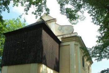 Hrad Stříbrná Skalice - místo kde bylo hradní nádvoří (© Milan Caha, 06/2007)