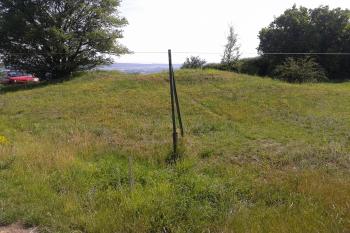 Pozůstatek větrného mlýna u Ohrozimi ( © Ivo Rozehnal 07/2016)