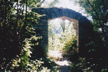 Novodobě upravená branka (© Lukáš Pechánek, 08/2003)