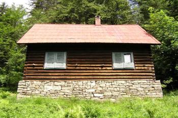 Pohled na bývalý lovecký zámeček od jihu ( © Jan P. Štěpánek 06/2007)