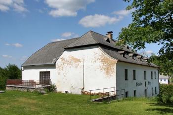 Západní průčelí ( © Luděk Pitter 06/2006)