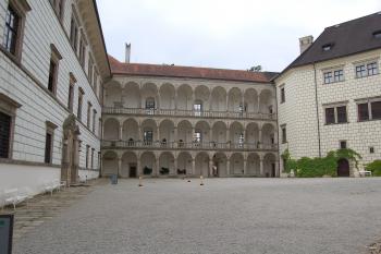nádvoří (© Rodochrozit, 06/2011)