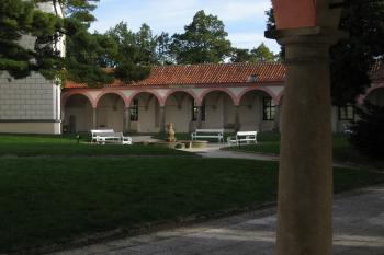 Arkáda v zahradě (© Zdeněk Susa, 10/2013)