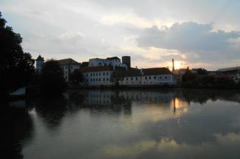 Západ slunce nad zámkem (© Jan Večeřa, 08/2015)