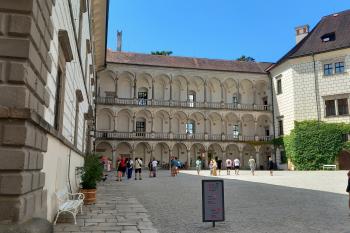 Třetí nádvoří zámku (© Ivo Rozehnal  07/2026)