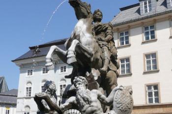 Caesarova kašna na Horním náměstí v Olomouci ( © Jan P. Štěpánek 04/2009)