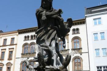 postava bájného Herkula dominující kašně ( © Jan P. Štěpánek 04/2009)
