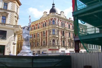 Olomouc - Merkurova kašna - při rekonstrukci obludného Prioru se změnil Merkur v sochu Svobody (© Ivo Rozehnal, 06/2012)
