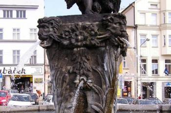 Detail podstavce sochy Jupitera ( © Jan P. Štěpánek 06/2005)