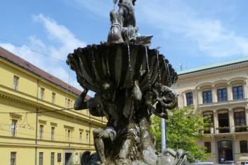 Kašna Tritónů (© František Kinař, 08/2014)
