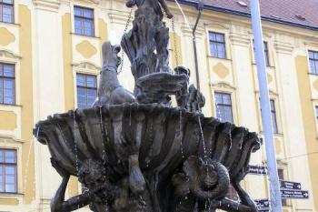 Kašna Tritónů na náměstí Republiky ( © Jan P. Štěpánek 06/2007)