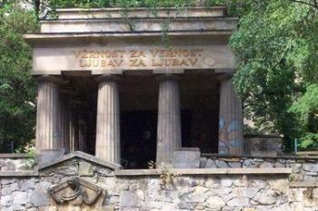 Mauzoleum jugoslávských vojáků v Olomouci (© Ivo Rozehnal, 06/2007)