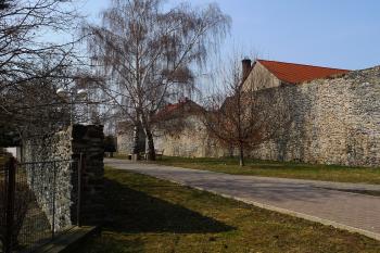 jižní parkán (© Karel Husák, 03/2012)