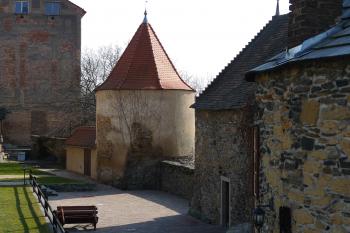 západní věže (© Karel Husák, 03/2012)