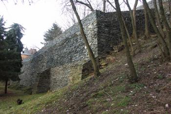 západní hradby (© Karel Husák, 03/2010)