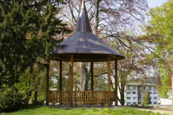Zámecký park - altán (© Petra Šimková, 04/2012)