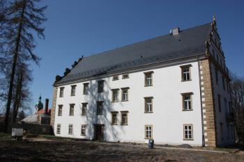 Zámek od jihu ( © Ivan Grisa 04/2010)