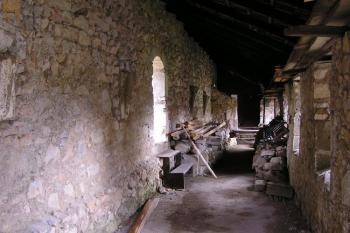 Chodba kolem tzv. rajského dvora ( © Jan P. Štěpánek 08/2006)