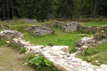 Torza klášterních cel ( © Jan P. Štěpánek 08/2006)