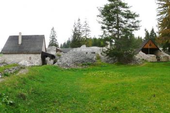 pohled na klášter od severovýchodu ( © Jan P. Štěpánek 05/2008)