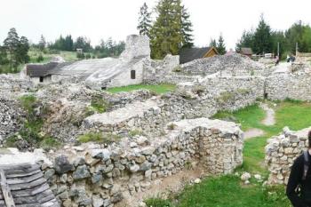 celkový pohled na klášter z místa někdejší pekárny ( © Jan P. Štěpánek 05/2008)