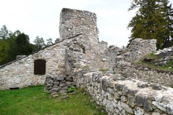 vstupní průčelí kostela sv. Jana Křtitele ( © Jan P. Štěpánek 05/2008)