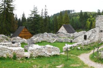 celkový pohled na klášter od jihu ( © Jan P. Štěpánek 05/2008)