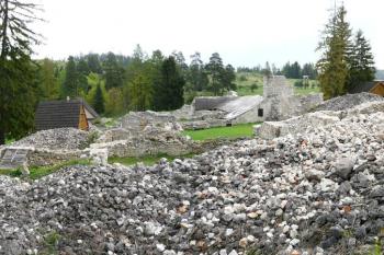 pohled na areál kláštera od západu ( © Jan P. Štěpánek 05/2008)
